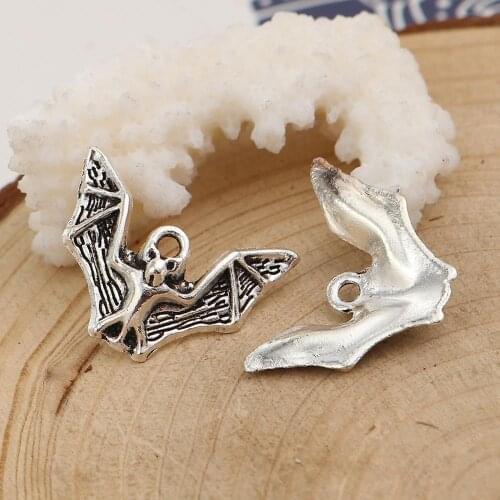 DoreenBeads Fashion Zinc Based Alloy Charms Halloween Bat Animal Silver Color 23mm( 7/8") x 16mm( 5/8"), 1 Packet ( 25 PCs/Set