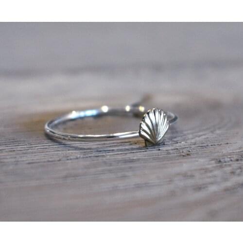Hot Sale Ladies Simple Elegant Sunrise Shell Ring Dainty Shell Ring Seashell Jewelry Nautical Stacking Rings for Women