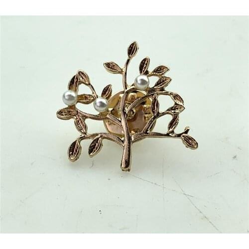 Elegant Retro Minimalist Hollow Small Tree Pearl Brooch Tree Leaf Corsage