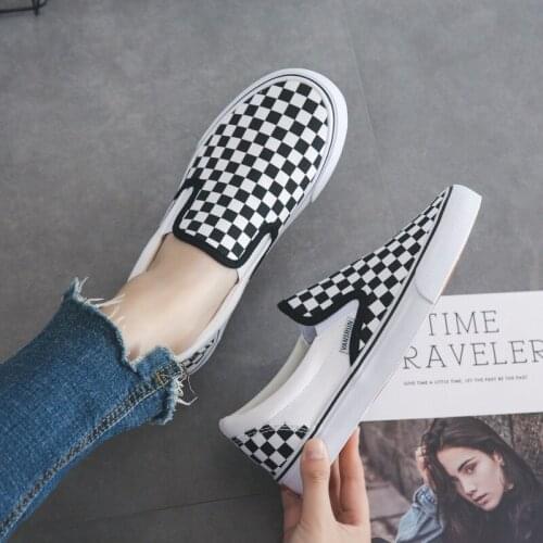 Slip on Women Men Skateboarding Shoes Top Quality Fashion Canvas Shoes Mens Slip on Black White Checkerboard Vulcanized Shoes21