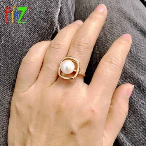 F.J4Z New Hot Pearl Rings Fashion Minimalism Jewelry Hollow Square Simulated Pearl Top Finger Rings Accessories Dropship