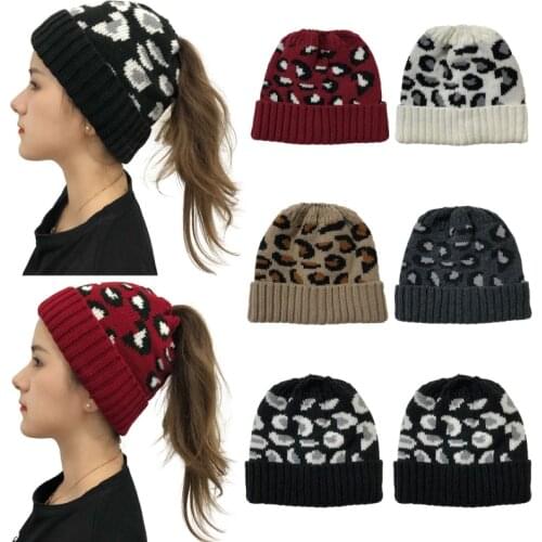 Women Winter Warm Knit Beanie Hat with Ponytail Hole Messy Bun Leopard Skull Cap X7YA
