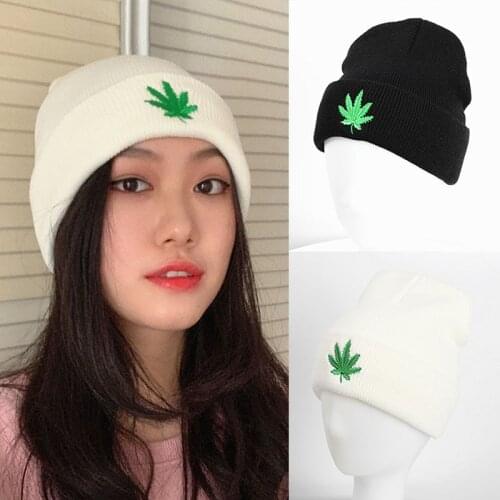 Maple Leaf Embroidery 1Pcs Cap for Women Men Autumn Winter Keep Warm Acrylic Knitted Hat European Style 2Colors Hat