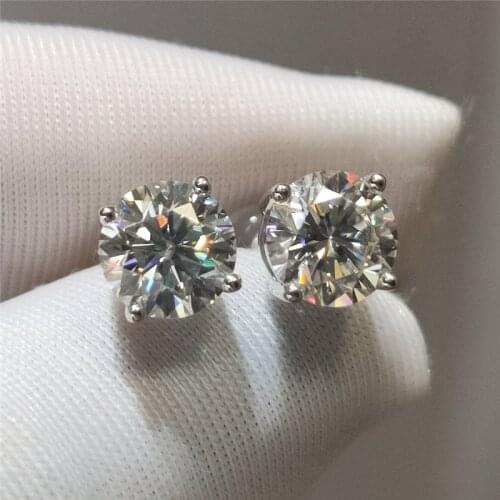100% 18K White Gold Total 2 Carat Diamond Test Passed Excellent Cut D Color Moissanite Cow Head Stud Earrings Female Wedding
