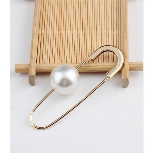 Handmade Single Large Pearl Brooches Shawl Buckle Simple Temperament Cardigan Sweater Coat Lapel Pin Women Clothing Accessories