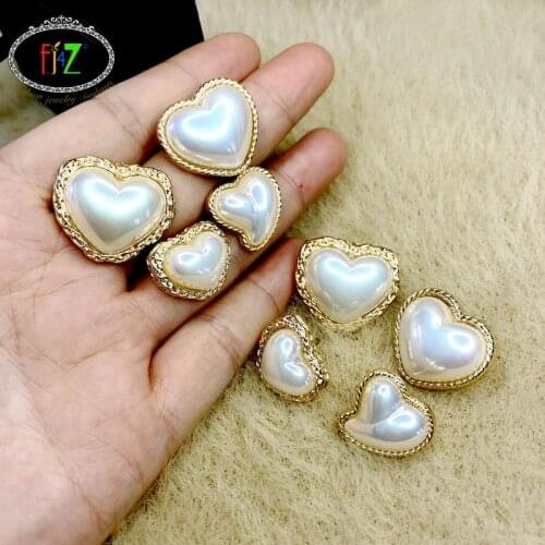 F.J4Z Trend Stud Earrings for Women Vintage Glossy Heart Shape Simulated Pearl Cocktail Earring Lady Anti-allergiy Earring