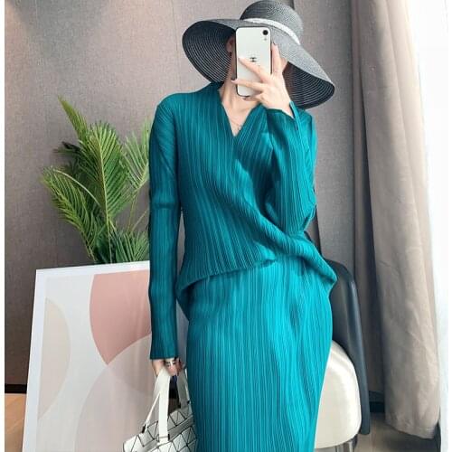 Spring Autumn V-Neck Solid Color Miyak Pleated T-shirt Women Long Sleeve Casual Elegant Slim Thin Base Shirt Top Ladies Clothes