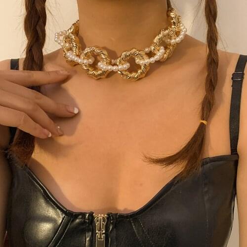 UODCM European American Exaggerated Coarse Twist Circle Chain Necklace, Retro Imitation Pearl Buckle Clavicle Chain Jewelry