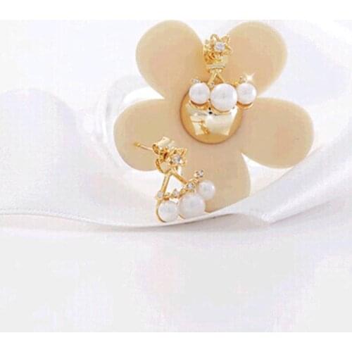 3 White Simulated Pearl Ball as Pendant Metallic Top Flower Golden & Silver Plated piercing Fashion Stud Earrings Women Jewelry