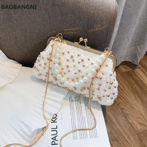 Elegant Crossbody Bag For Women Pearls Decoration Seashell Shape Ladies Handbag Kiss Lock Side Bag with Detachable Metal Chain