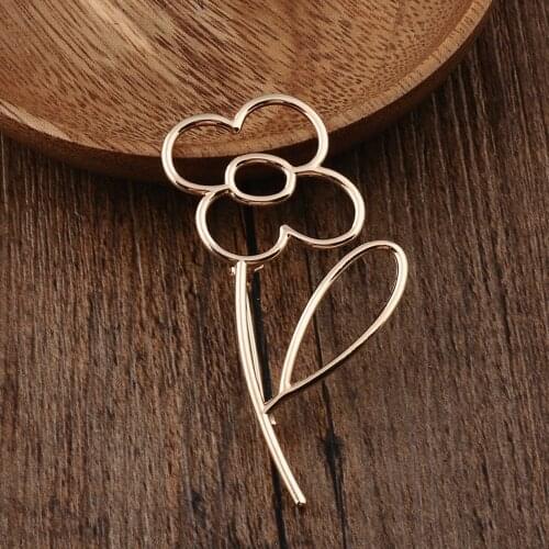 Fashion Simple Hollow Flower Brooch Pin Gold Alloy Glossy for Women Shawl Scarf Buckle Lapel Pin Clothes Decor