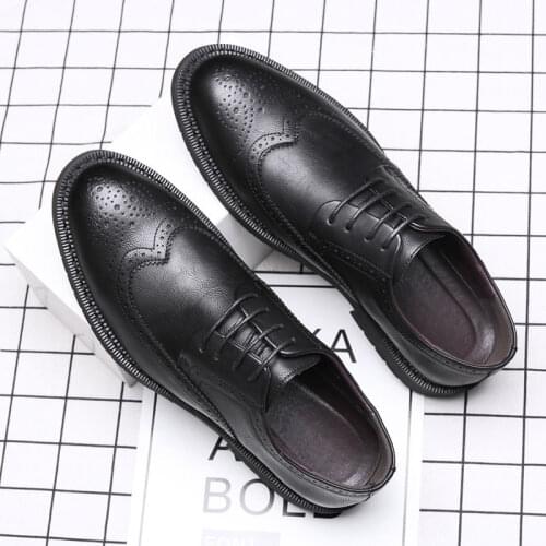Mens shoes Leather Embossing Classic Fashion Luxury men shoes Wear-resistant Non slip Mans footwear Anti-slip Black shoes