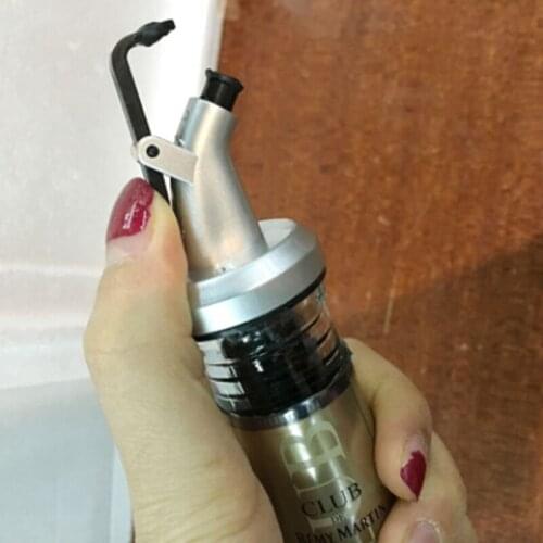 Olive Oil Sprayer Vinegar Bottles Can ABS Lock Plug Seal Leak-proof Food Grade Plastic Nozzle Sprayer Liquor Dispenser