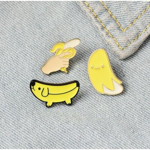 Yellow Banana Enamel Pins Fun Creative Fruit Dog Gun Peel Banana Pin Wholesale Plant Badge for Bag Lapel Jewelry Gift for Friend
