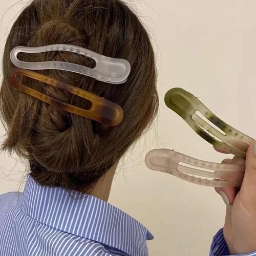 AOMU 2021 Summer Gentle Retro Translucent Hollow Hair Claw Smooth Irregular Matte Geometric Hairpin for Women Party Accessories