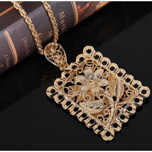 Gorgeous Hollow-Out Floral Design Gold Pendant With Dress Wedding Jewelry Necklace