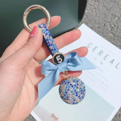 High-End Diamond Crystal Ball Keychain 2021 Designer Creativity Fashion Trend Handmade Car Key Ring Woman Bag Pendant Wife Gift