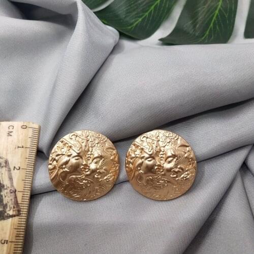 2020 Oorbellen Earings States With Jewelry Personality Joker Style Restoring Ancient Ways The Pictures Stud Earrings Female D36