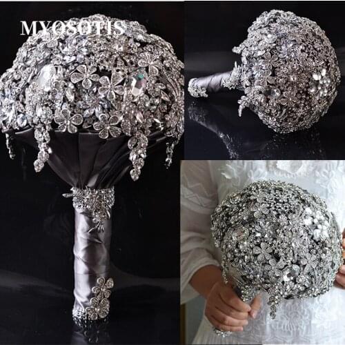 Retro European Bride Holding Flowers Full of Diamonds Artificial Ribbon Rhinestone Bouquets Room Dance Decor Girls Gifts