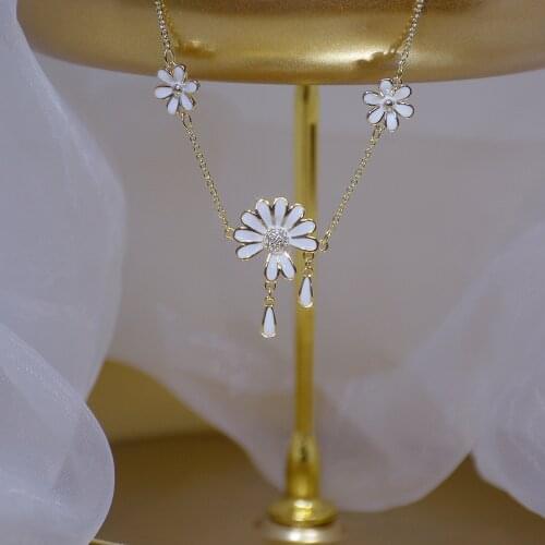 Gentle And Exquisite White Small Daisy Petal Flower Necklace Clavicle Chain Dating For Girlfriend Gifts Can Be Given To Sisters