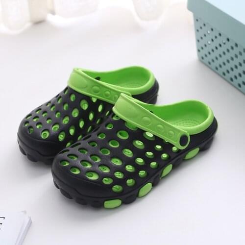 Outdoor Sandals Couple Summer Garden Shoes Man Light Slip Circle Round Toe Beach Slippers Sandals Female Students Men Shoe