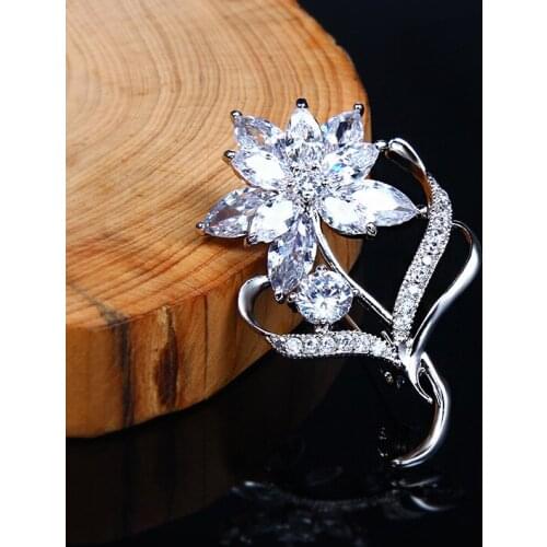 LADYCHIC Exquisite Silver Color Shining Crystal Brooches Pin for Women Wedding Cute Bouquet Brooch Christmas Jewelry Gift LH1014