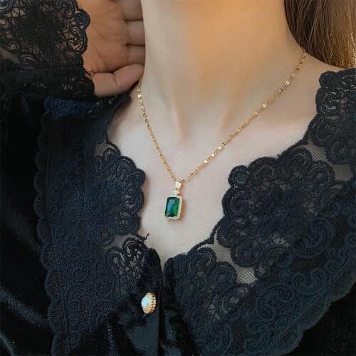 Vintage Green Color Crystal Micro Zircon Inlaid Square Pendant Gold Color Chain Necklace for Women Clavicle Necklace Jewelry