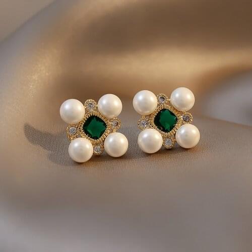 Etrendy New Baroque Pearl Stud Earrings Personality Palace Style Earings Jewelry Wholesale