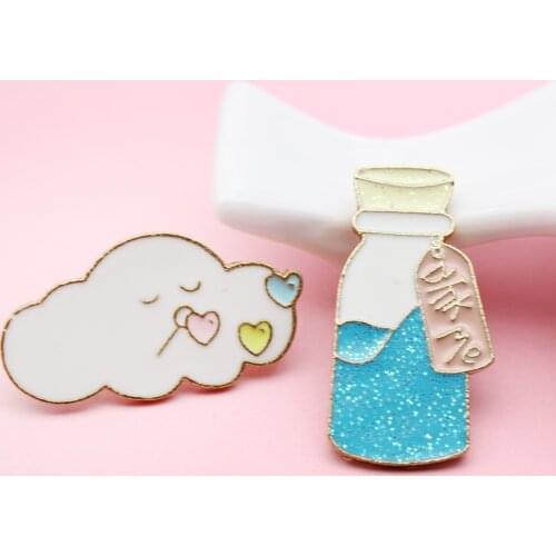 Drink me. Note Drift bottle Enamel Brooch Cute cloud Cardioid bubble Lapel Pin Blue liquid bottle pins Backpack hat Badge gift