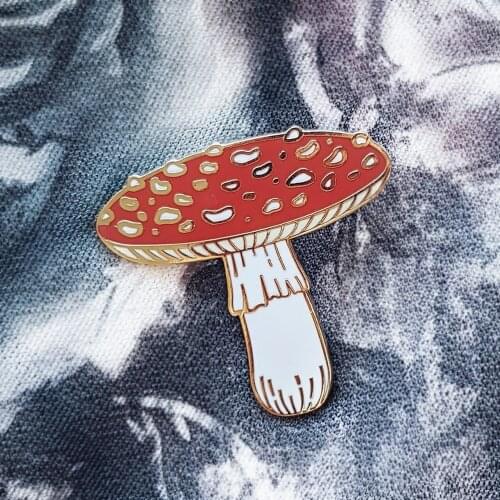 Exquisite Red Mushroom Hard Enamel Pin Kawaii Cartoon Plant Pins Forest Natural Fungus Golden Badge Accessories Unique Gift