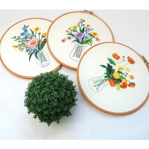 New DIY embroidery European vase bouquet fabric three dimensional ribbon embroidery. 30 * 30 large size and give free embroidery