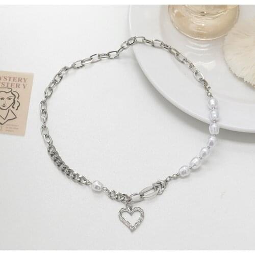 Korean Girl Necklace 2021 Fashion New Temperament Necklace Trend Wild Net Red Pearl Stitching Love Womens Necklace Wholesale