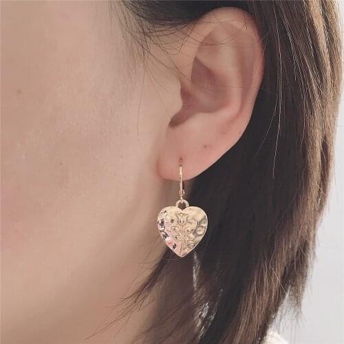 Lovely Sweet Jewelry Gold Color Plating Rose Engraved Hammered Effect Heart Charm Hoop Earrings For Women Decoration Accessory