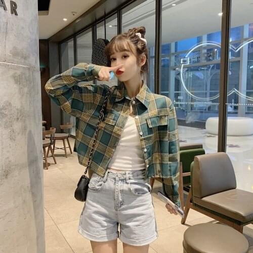Korean version of 2021 new retro short plaid shirt female design sense niche early autumn student jacket