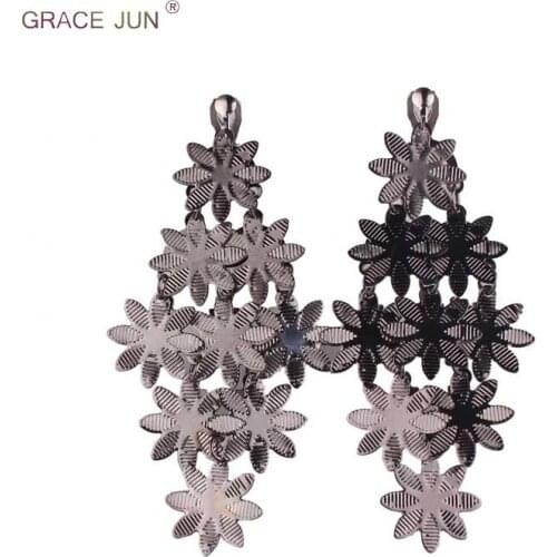 New Vintage Gold Color Black Color Flower Clip Earrings for Female Elegant Large Statement Earrings Needn't Ear Hole Earrings