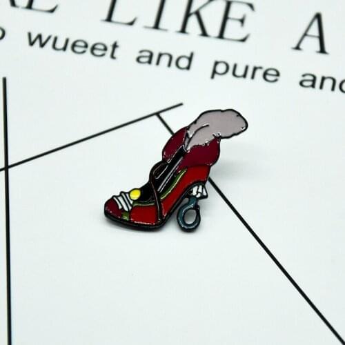 Vintage Court Red High Heels Metal Enamel Brooch Fashion Glamour Feather Shoes Badge Pin Trendy Creative Backpack Jewelry