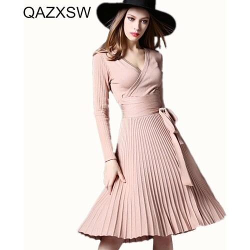 2019 New Europe Spring Autumn Fashion Trendy Sexy Slim Solid Long-sleeved V-neck Pleated female Knit Dress Womens Dress ZW001