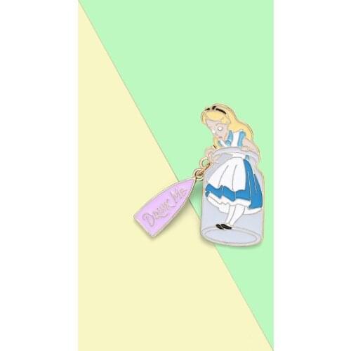 European and American creative new personalized cartoon cartoon Princess oil Brooch pink me water bottle Princess BROOCH BADGE