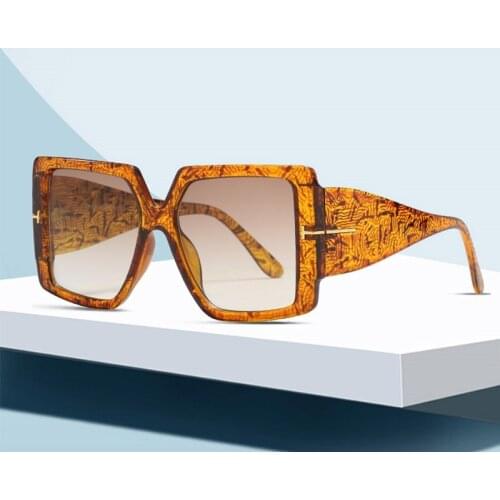 Unique Orange Serpentine Sunglasses Women Men Trendy Square Metal T Sun Glasses Female Oversized Shades Glasses Oculos UV400