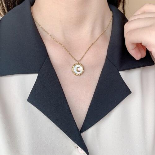 Titanium Shell Moon Choker Necklace Women Stainless Steel Jewelry Designer T Show Runway Gown Rare Glam Japan Ins Glam Boho