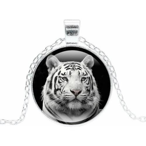 Glass Jewelry with Silver Plated Glass Cabochon Tiger Shaped Choker Pendant Necklace for Women Party
