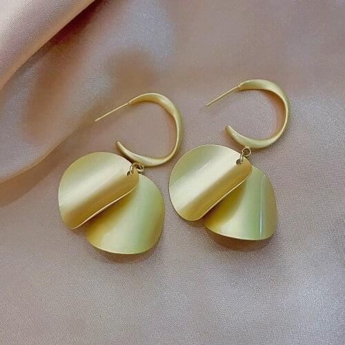 High Sense Geometric Round Statement Drop Earrings 2021 New Gold Retro Metal Anti allergic Womens Hanging Earrings Punk Jewelry
