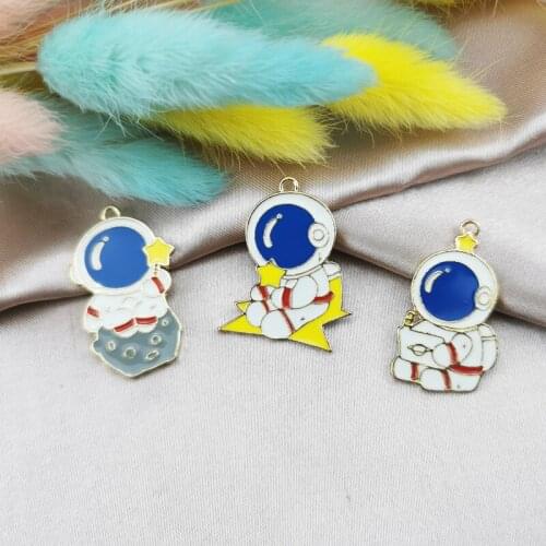 MuhNa 10pcs Cartoon Astronaut Enamel Charms Cute Star Boy Alloy Pendants Fit Bracelet Necklace Earring Jewelry DIY Accessory
