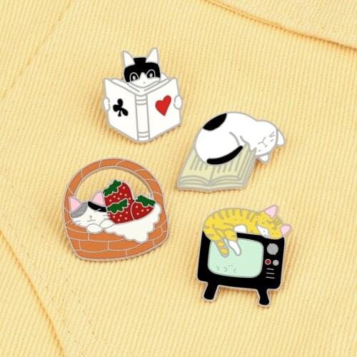 Lazy Sleeping Cat Cartoon Brooch Lovely Strawberry Basket Tv Lie Kitty Enamel Pins Women Coat Lapel Badges Jewelry Gift For Kids