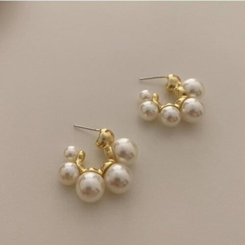 Charms Fashion Gold Color Asymmetry Ball Pearl Circle Stud Earrings for Women Elegant Accessories Retro Pearls Earrings Jewelry