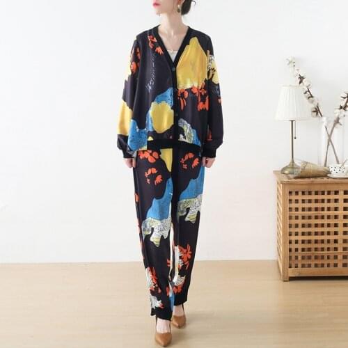 Johnature Women Polyester Two Piece Suit Printed V-Neck Long Sleeve Top And Loose Elastic Waist Long Pants Two Piece Suit