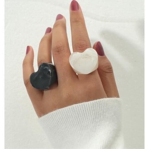 New Vintage Fashion Heart Resin Ring Geometric Round White Coffee Color Acrylic Rings For Girl Jewelry Gift
