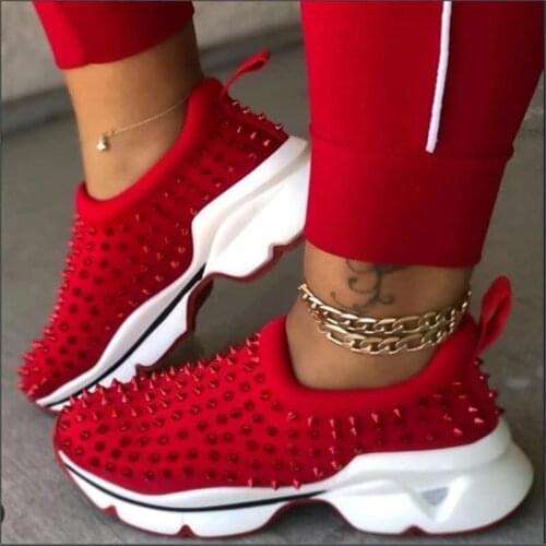 2021 new European and American womens shoes rivet casual shoes fashion foot rivet shoes