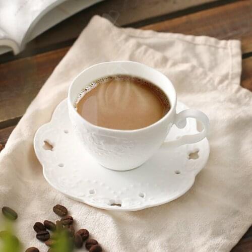 European Ceramic Coffee Cup Set White Small Royal Luxury Vintage Tea Cup Saucer Wedding Flower Tazas De Cafe Drinkware EB50BD