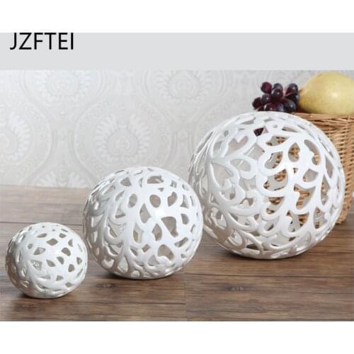 Nordic Luxus Weiß Hohl Ball Handwerk Ornamente Wohnzimmer Wein Schrank Shop Platziert Moderne Hause Dekoration Zubehör Geschenke